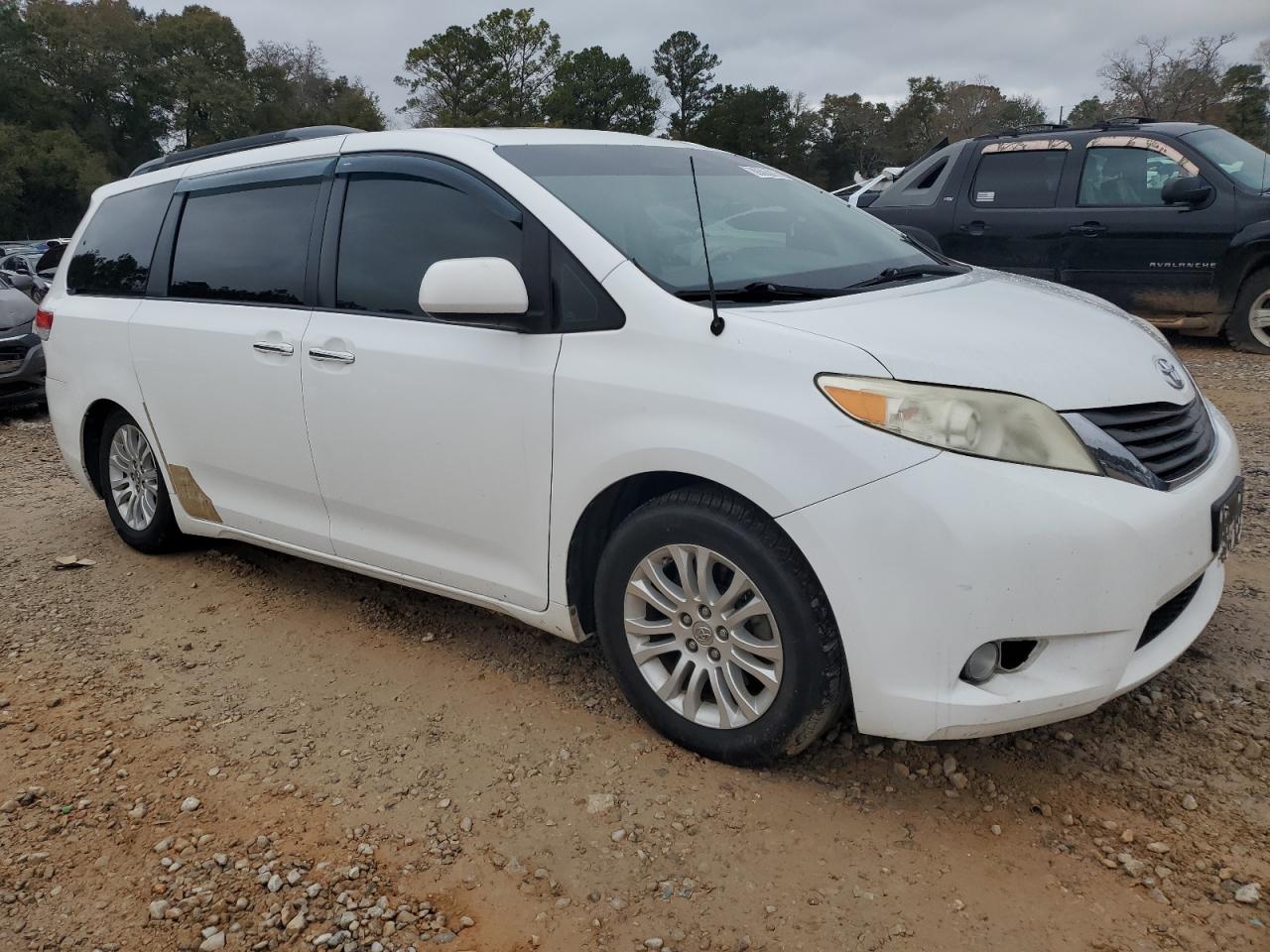 2014 Toyota Sienna - Image 4