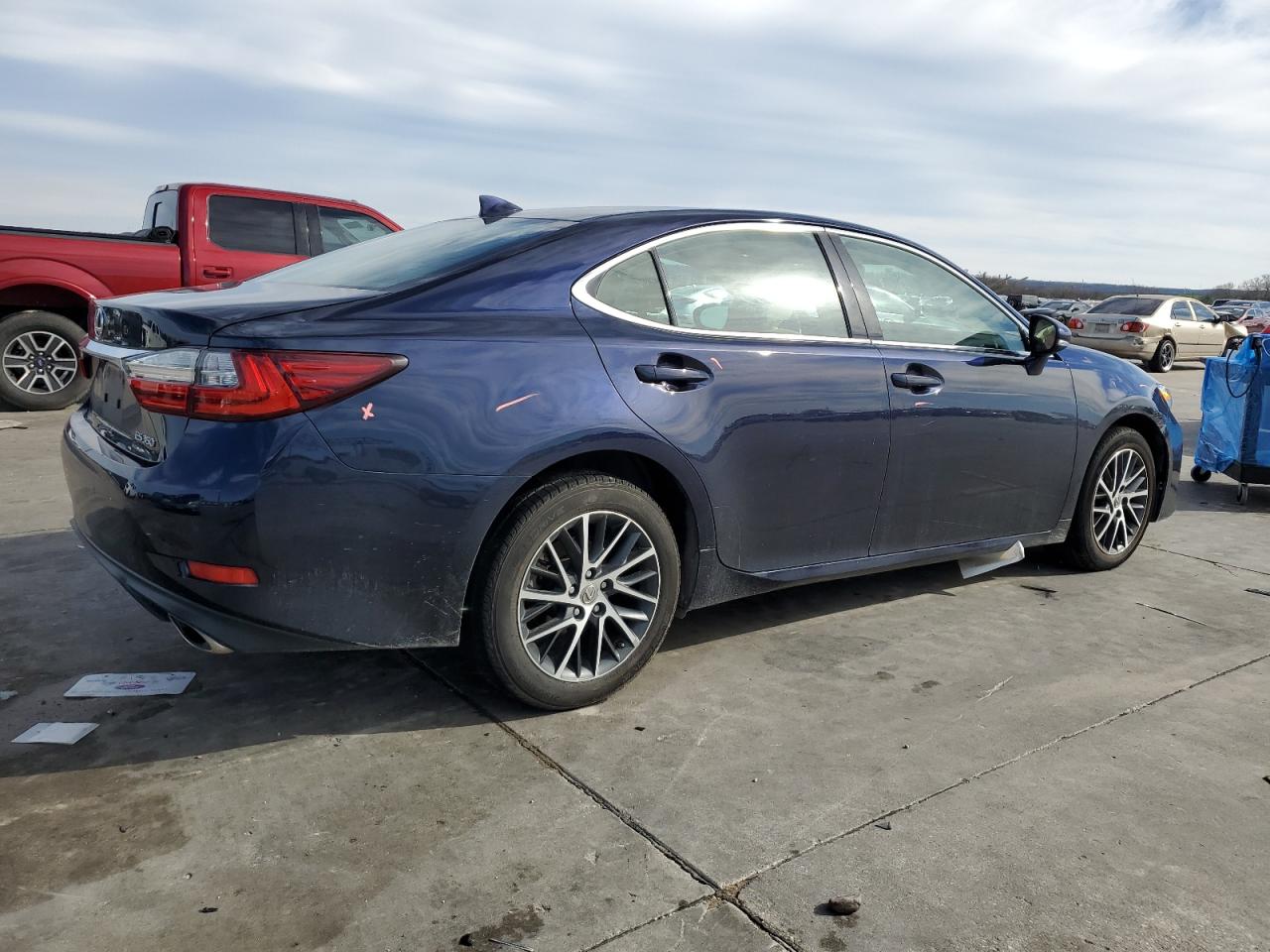 2016 Lexus ES - Image 3