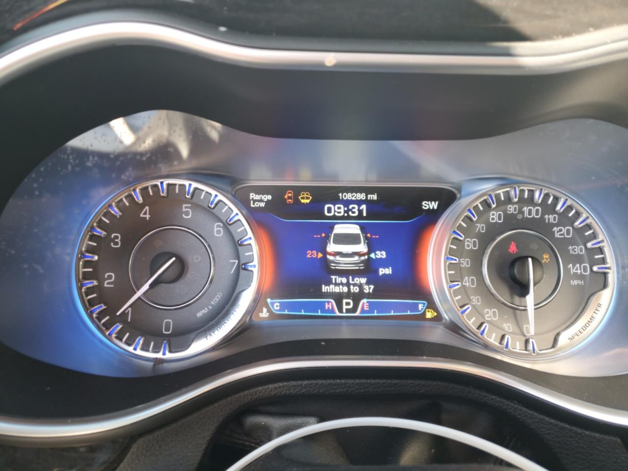 2015 Chrysler 200 - Image 9