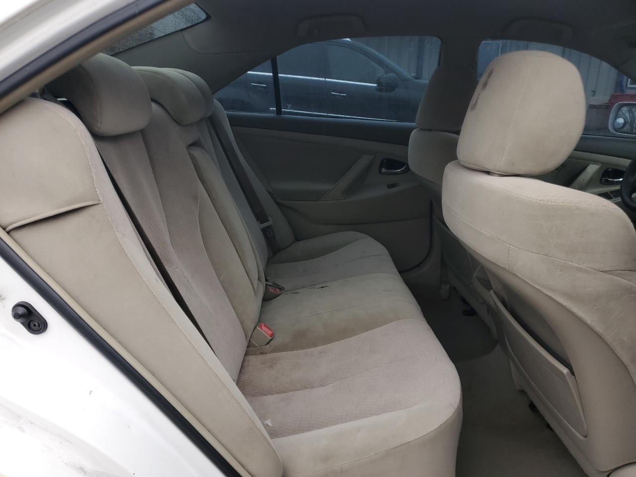 2010 Toyota Camry - Image 10