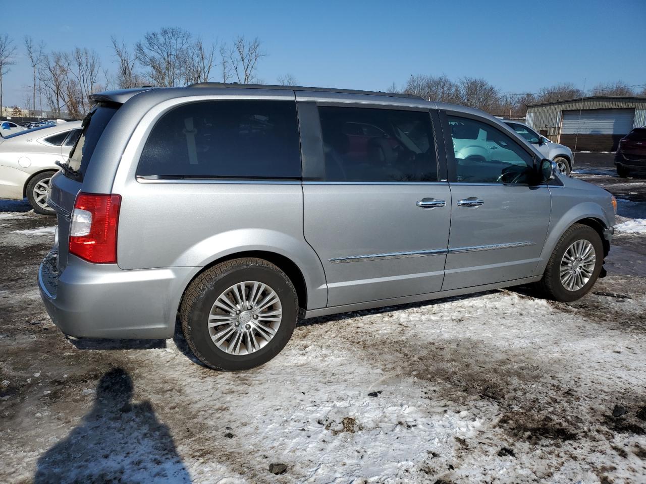2014 Chrysler Town & Country - Image 3