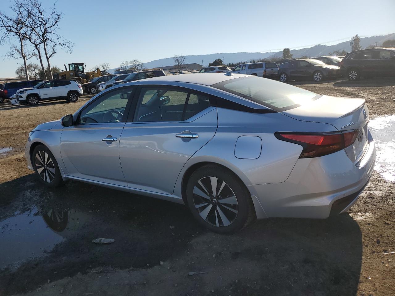 2019 Nissan Altima - Image 2