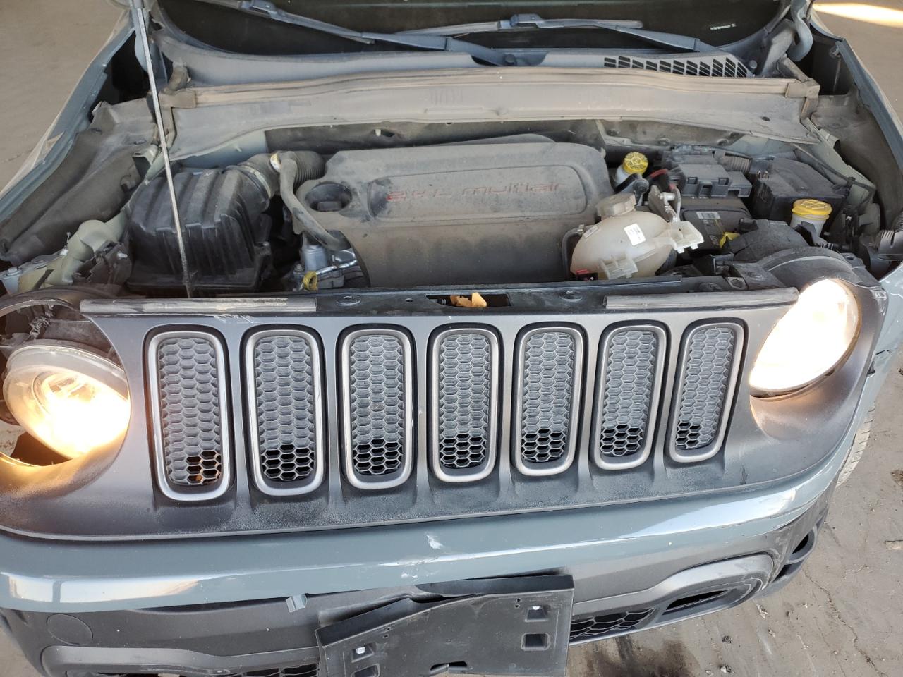 2017 Jeep Renegade - Image 12