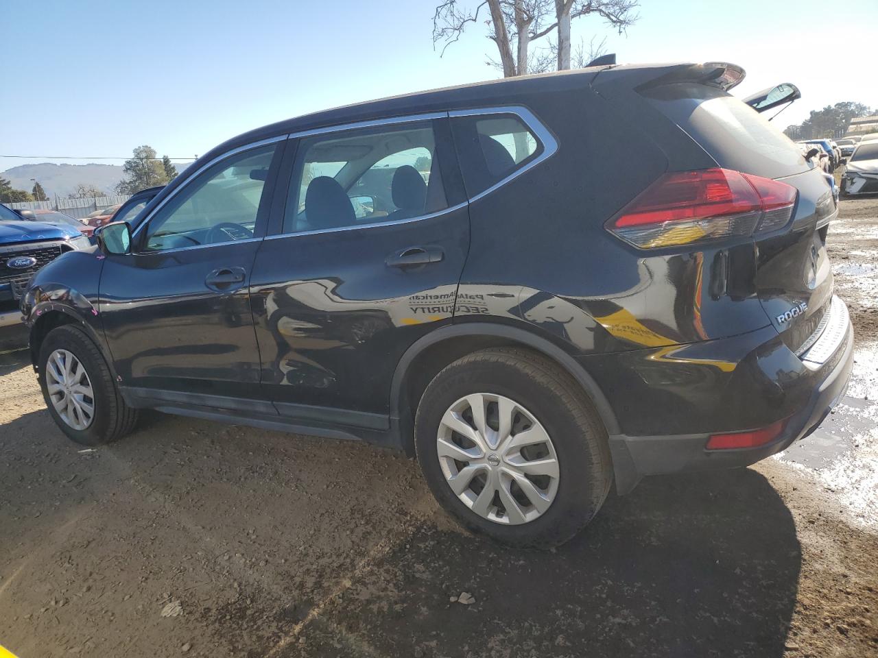 2017 Nissan Rogue - Image 2