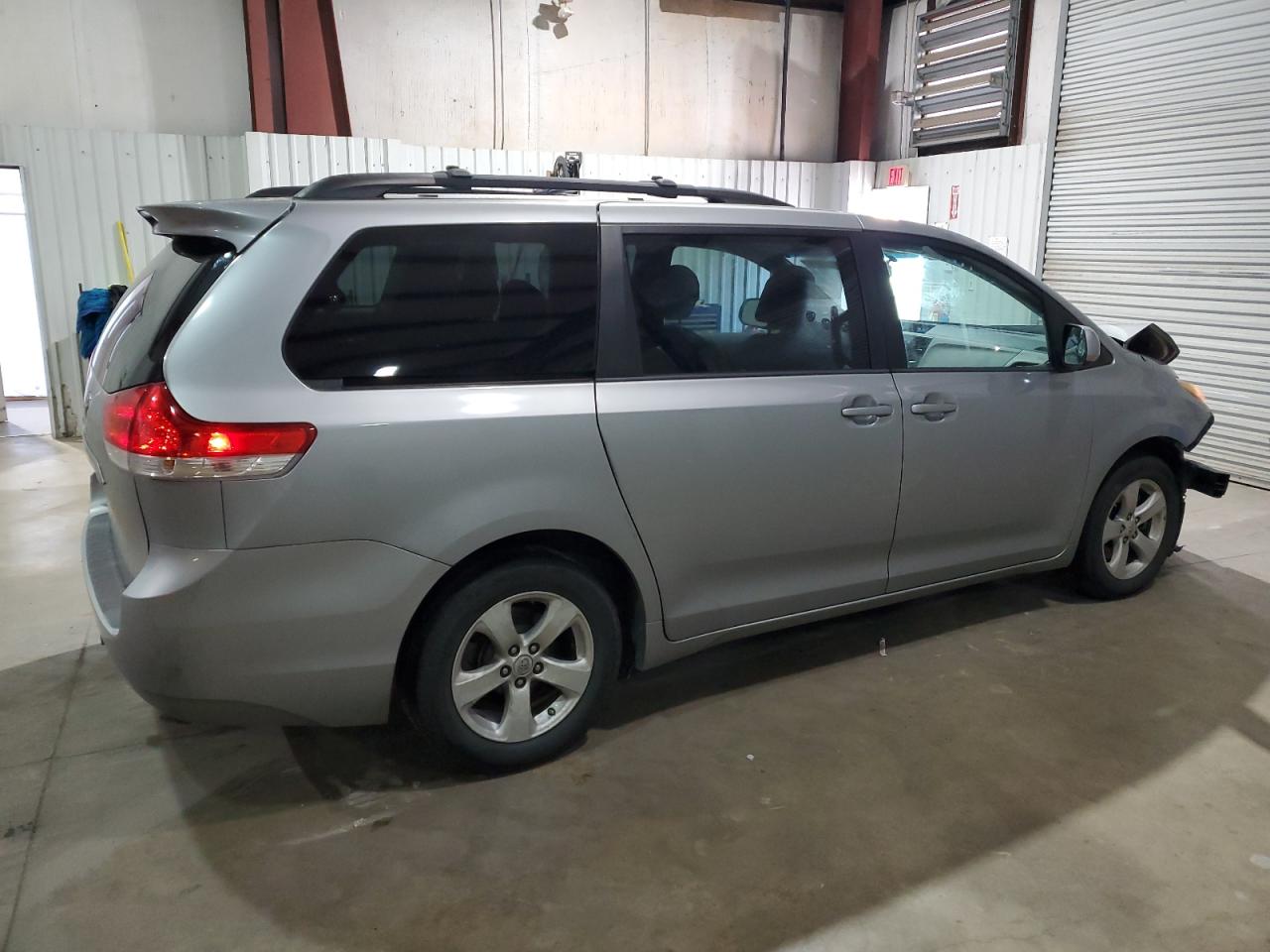 2012 Toyota Sienna - Image 3