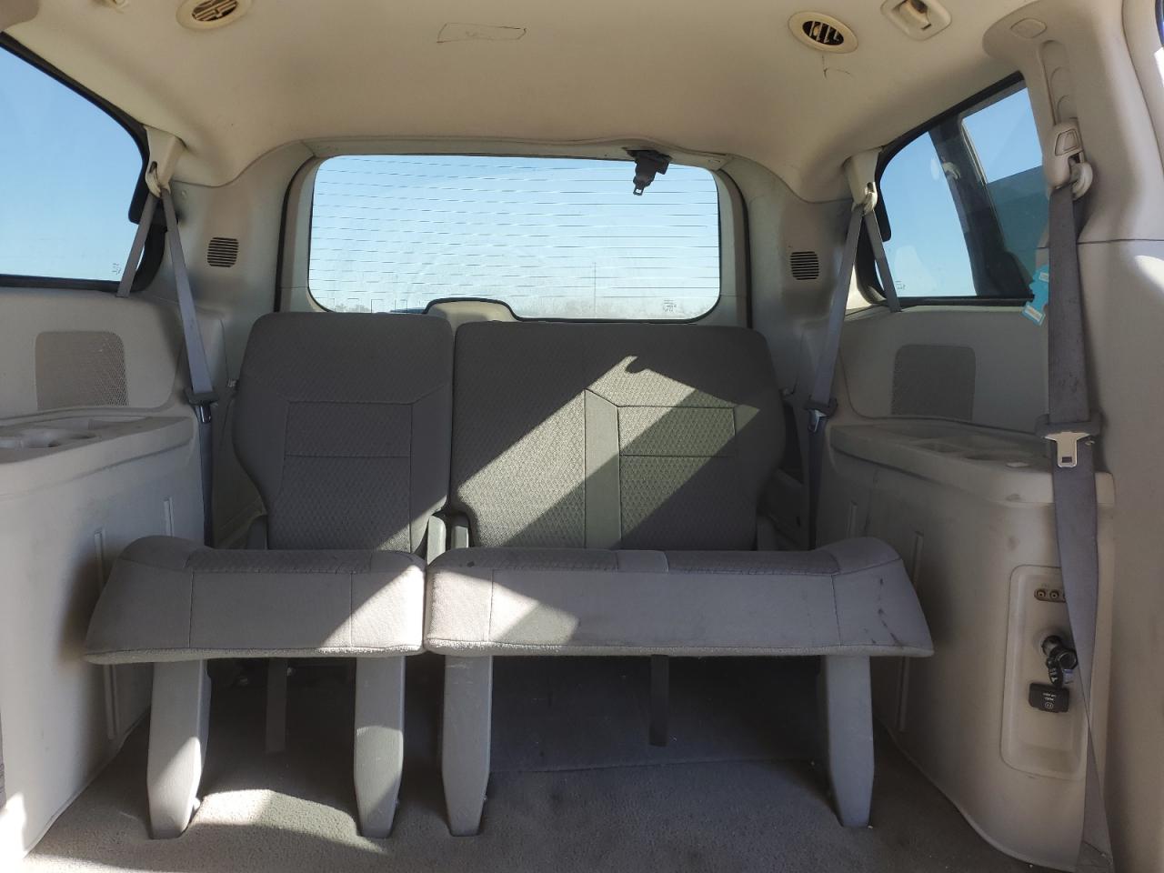 2008 Chrysler Town & Country - Image 10