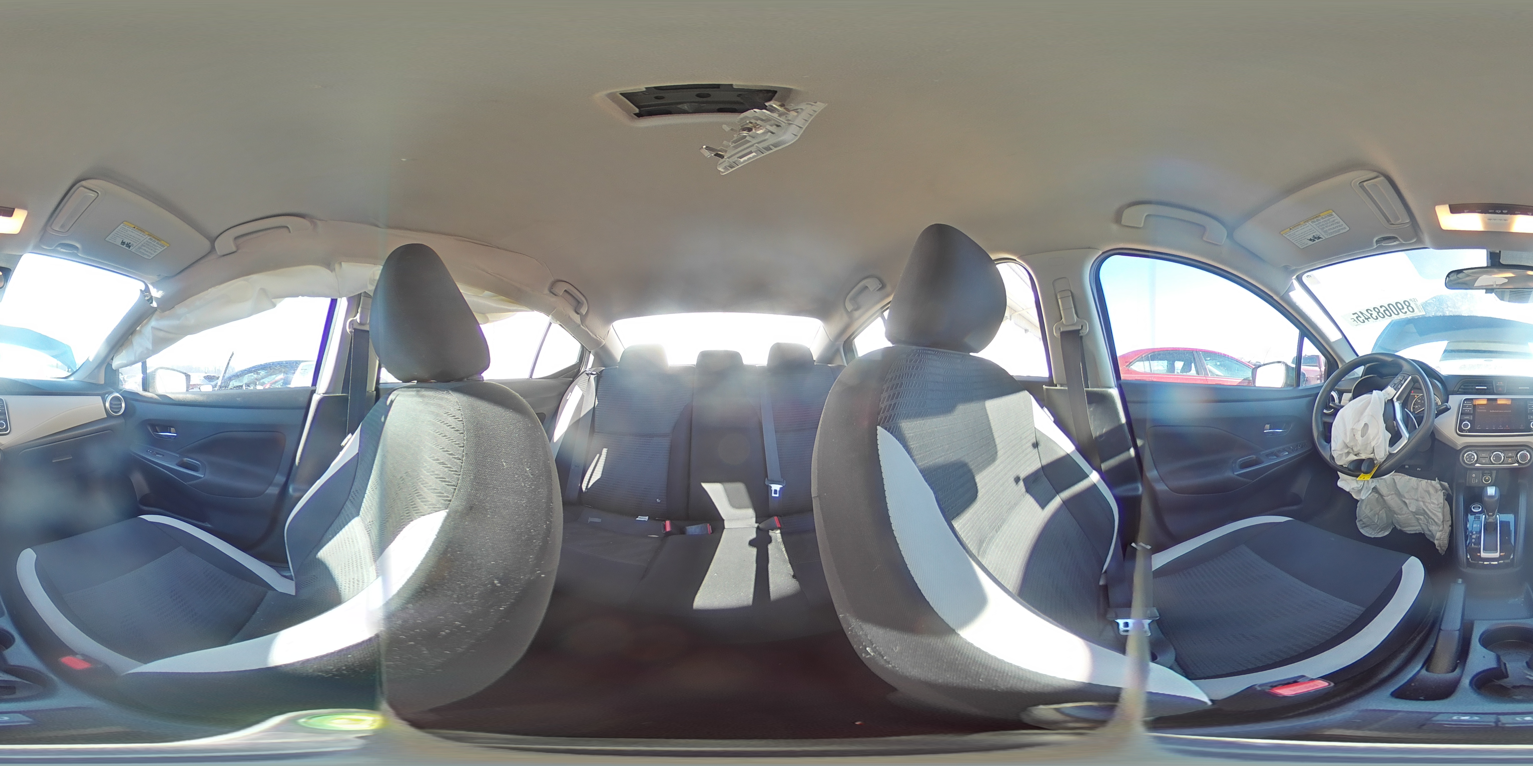 2021 Nissan Versa - Image 12