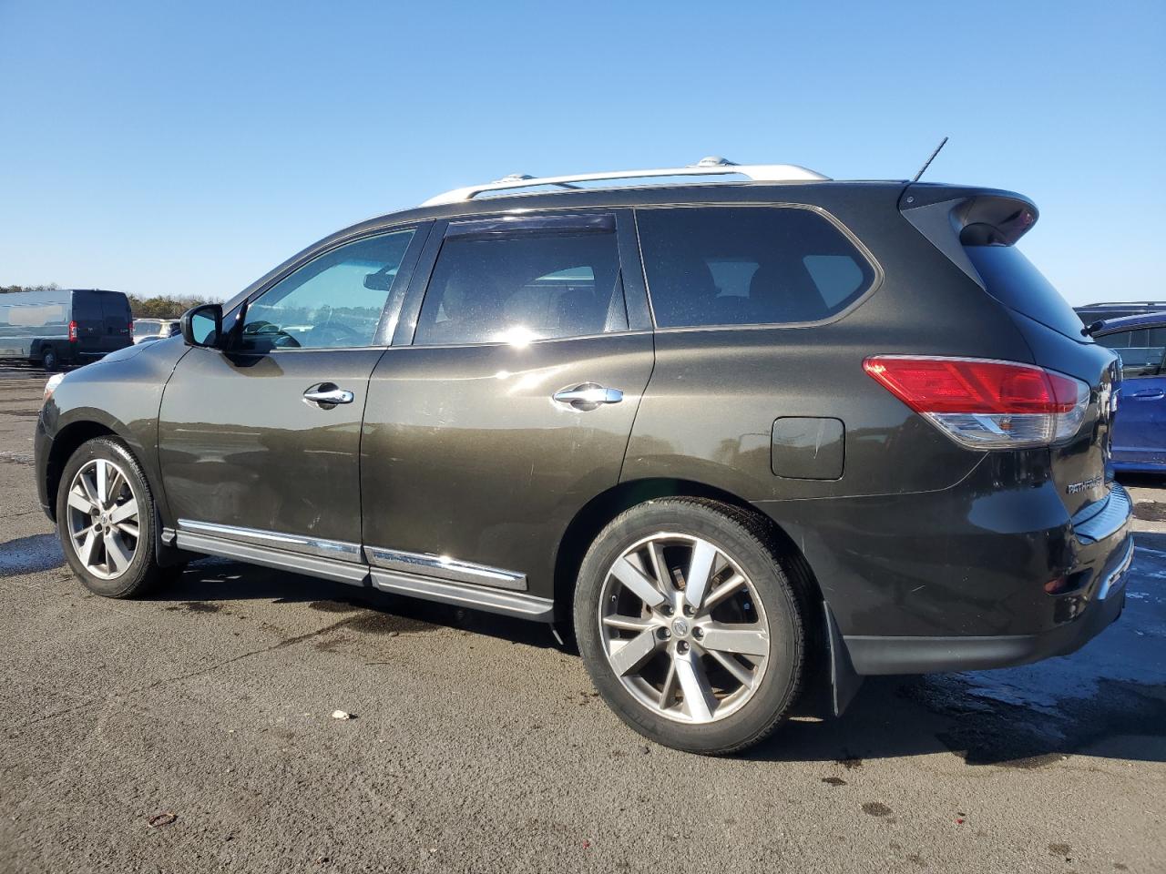 2015 Nissan Pathfinder - Image 2