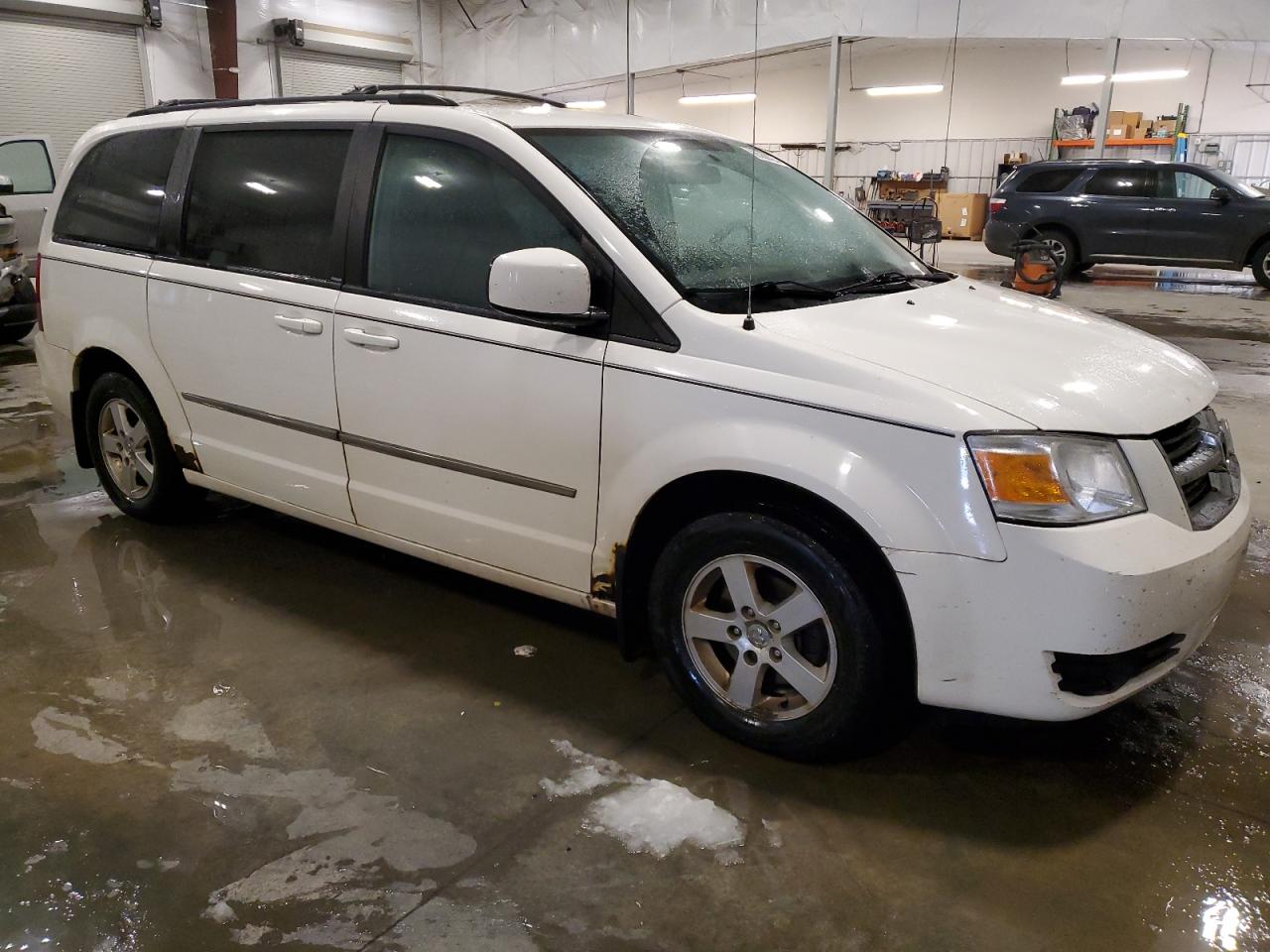 2010 Dodge Caravan - Image 4