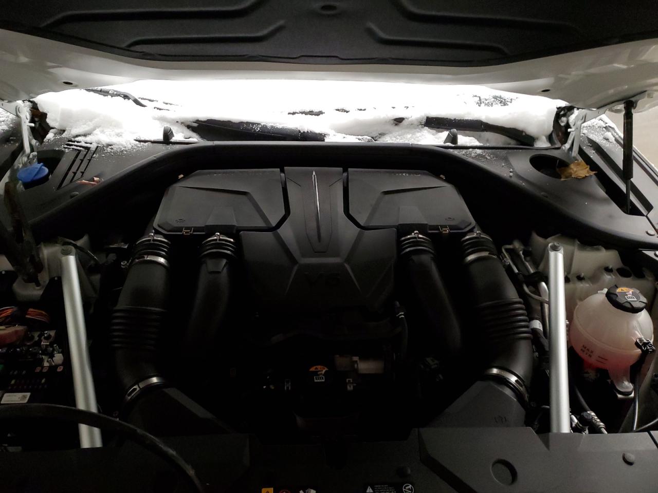 2024 Genesis GV70 - Image 12