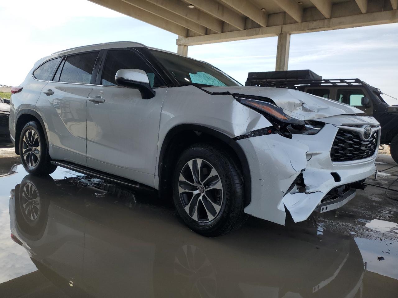 2024 Toyota Highlander - Image 4