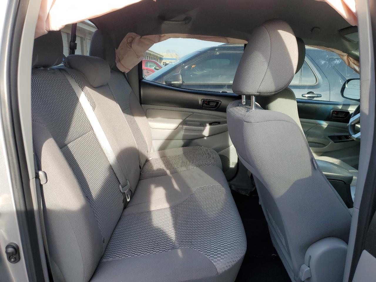 2015 Toyota Tacoma - Image 10
