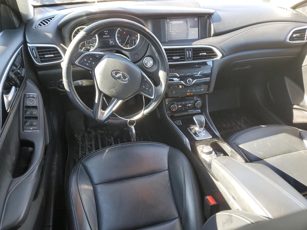 2017 Infiniti QX30 - Image 8
