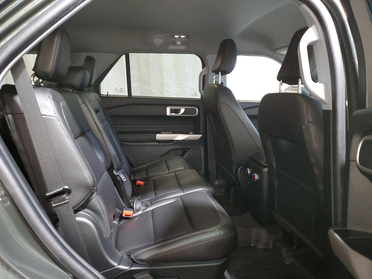 2022 Ford Explorer - Image 11
