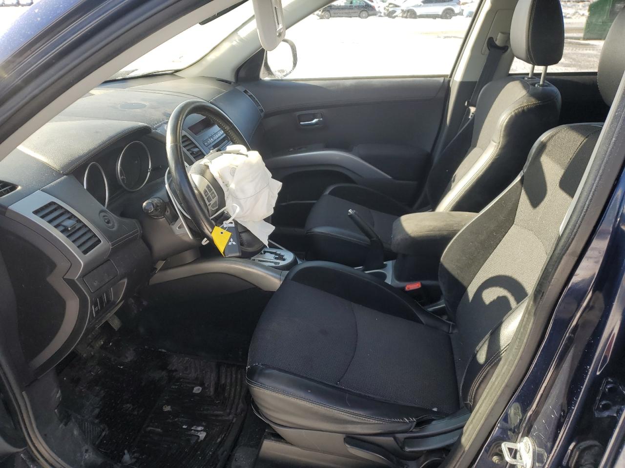 2010 Mitsubishi Outlander - Image 7