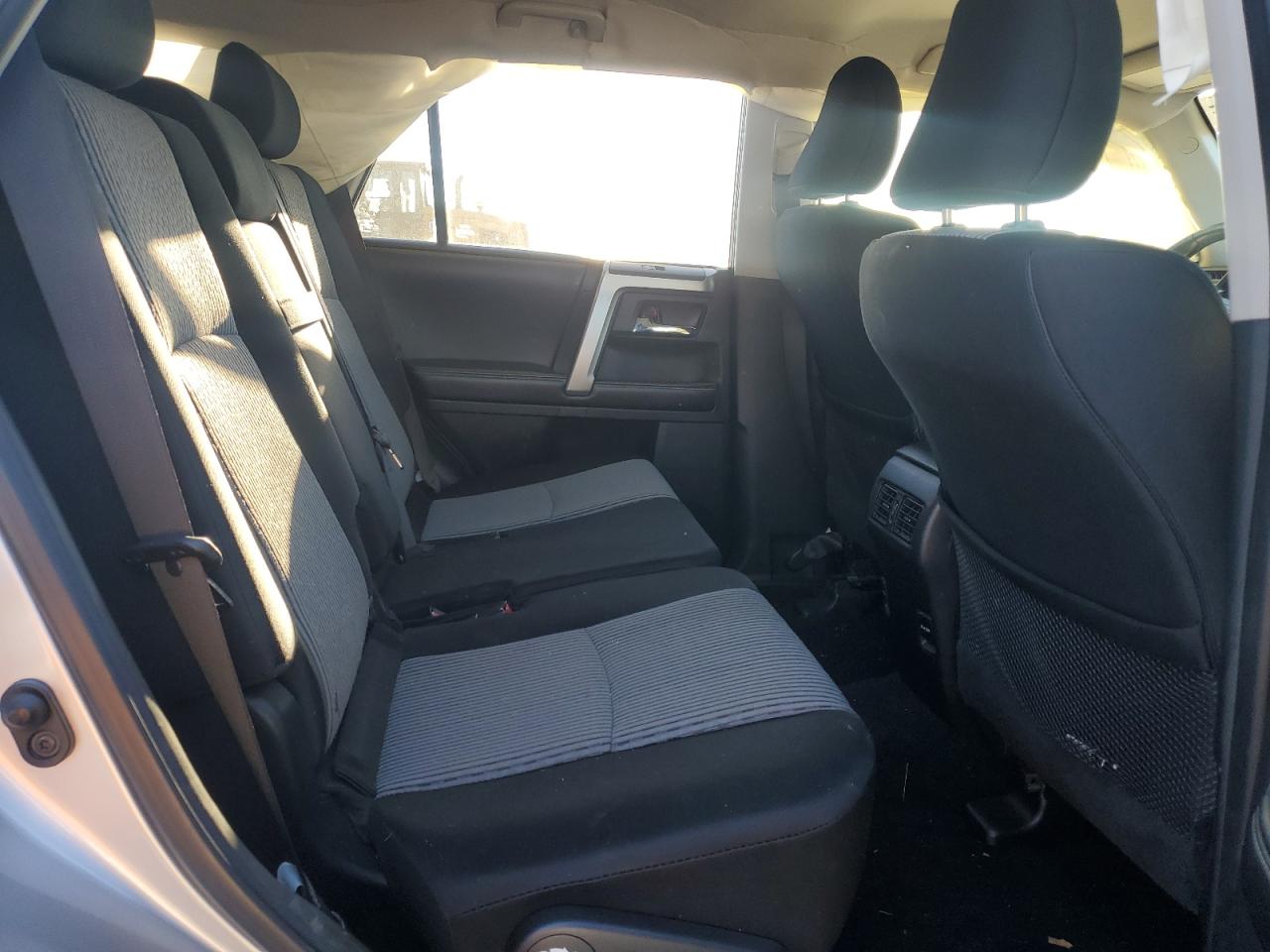 2015 Toyota 4Runner - Image 11