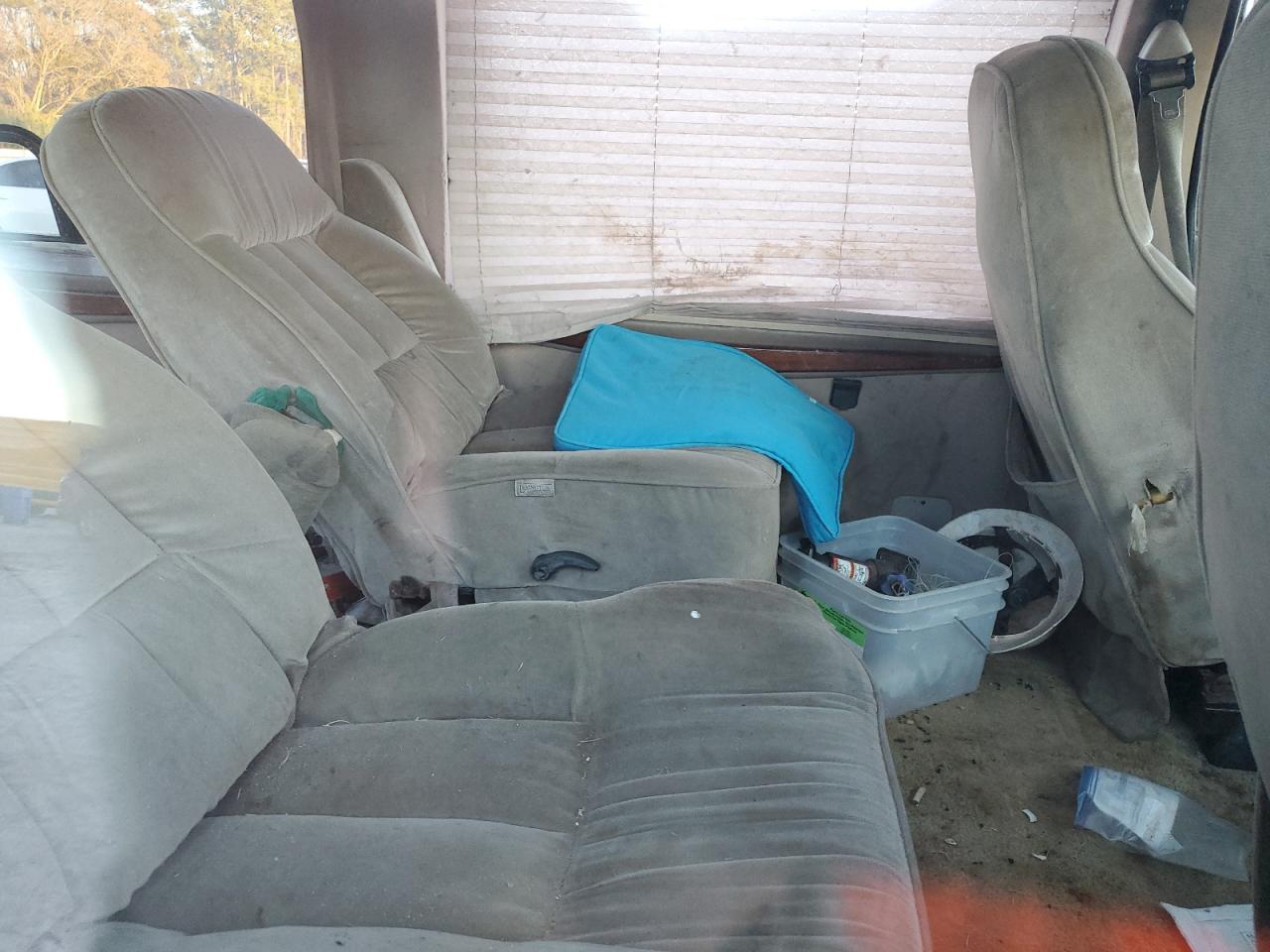 2000 Ford Econoline - Image 12