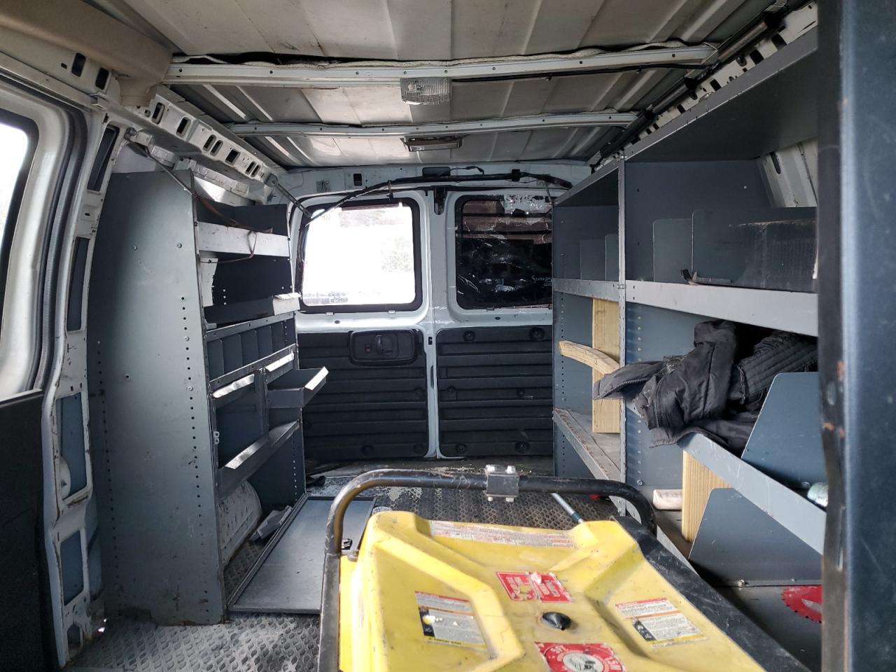 2011 Chevrolet Express - Image 10