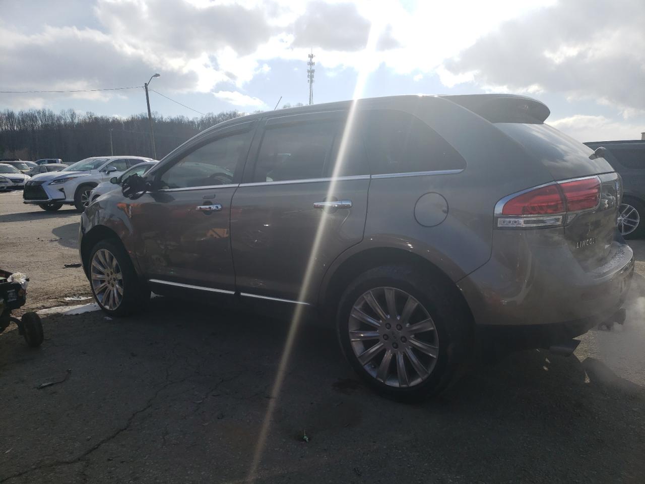 2012 Lincoln MKX - Image 2