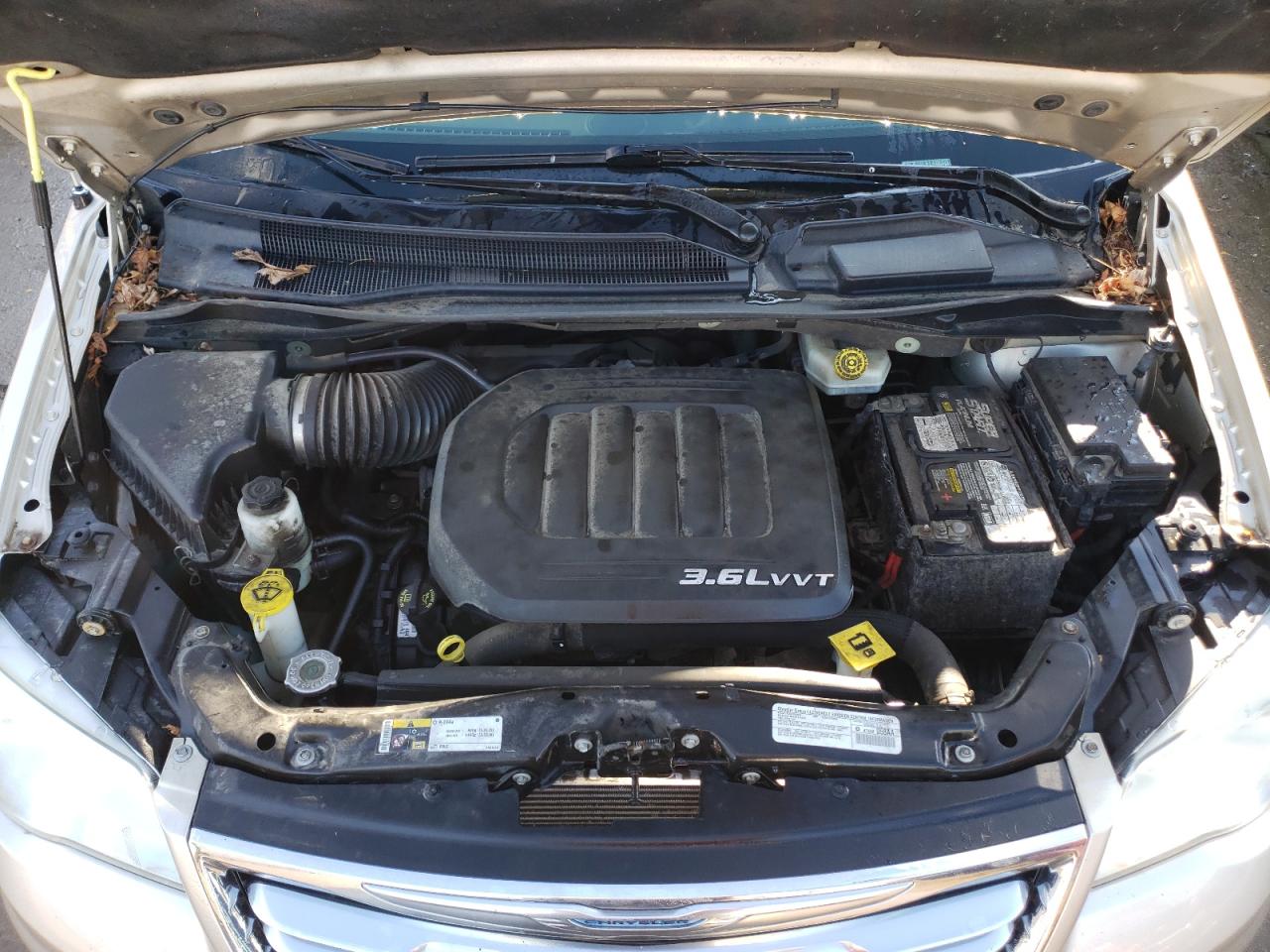 2014 Chrysler Town & Country - Image 12