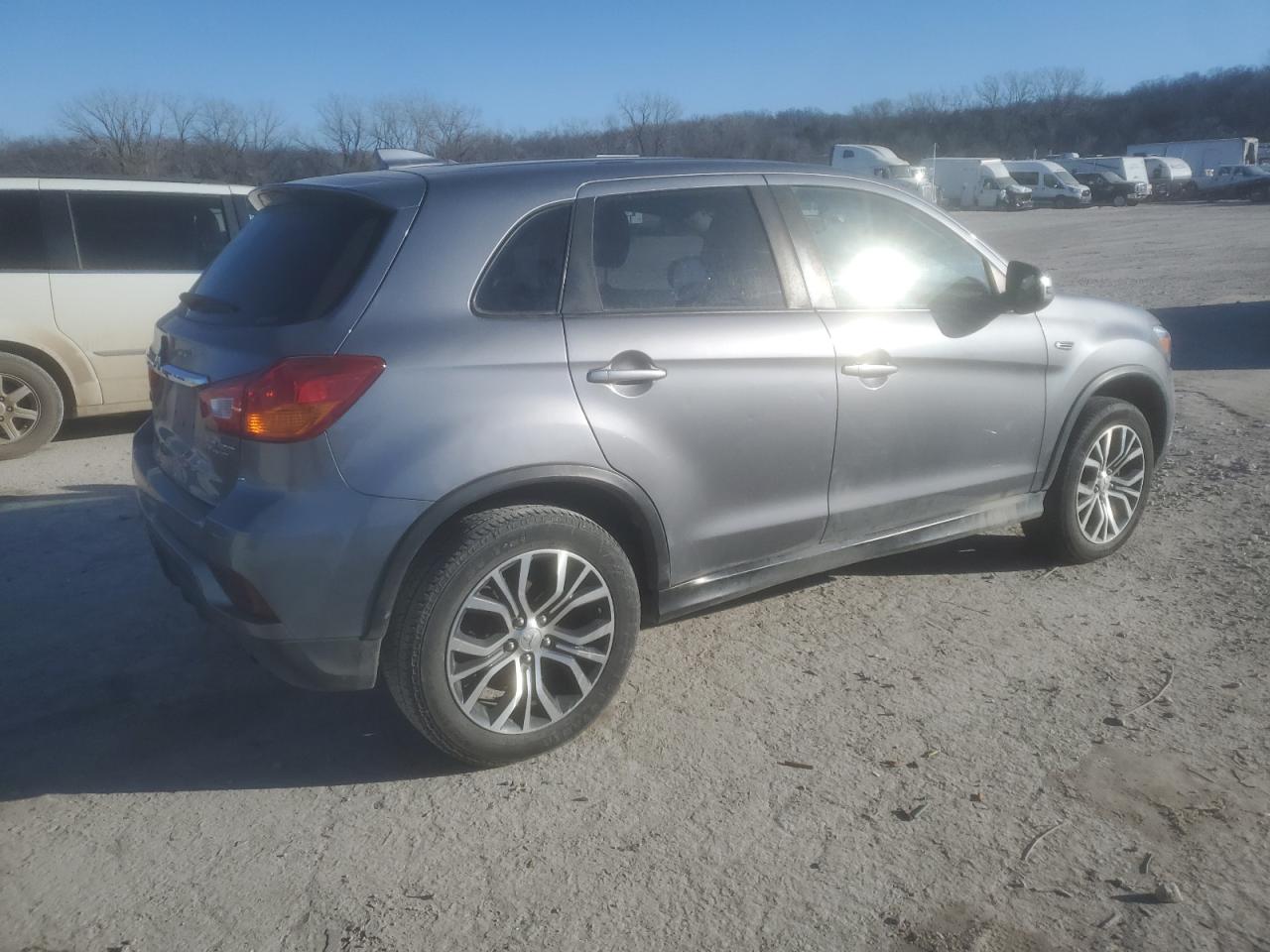 2019 Mitsubishi Outlander - Image 3