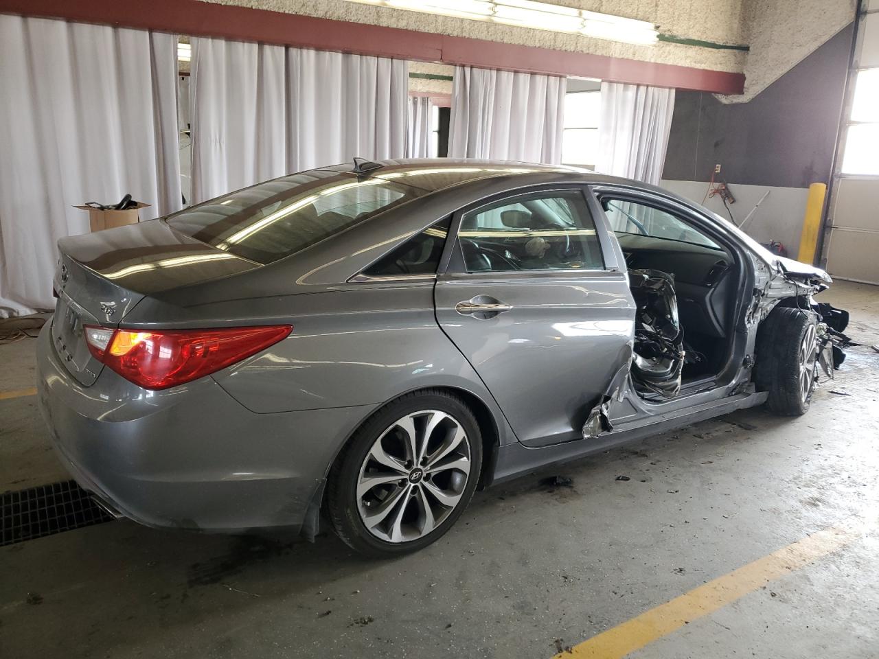 2013 Hyundai Sonata - Image 3