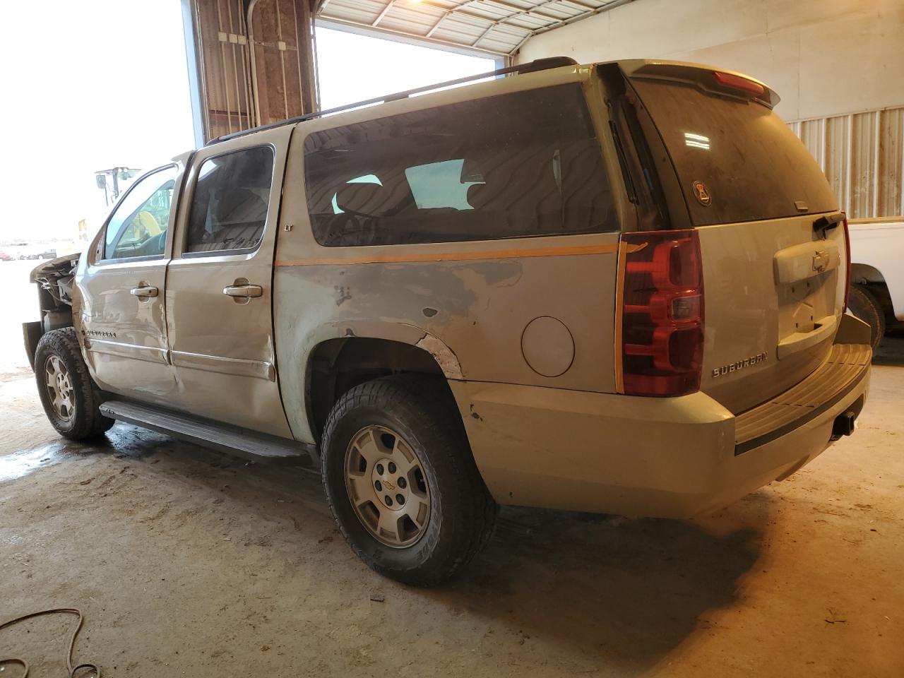 2007 Chevrolet Suburban - Image 2