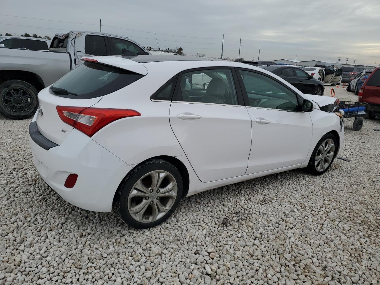 2015 Hyundai Elantra - Image 3