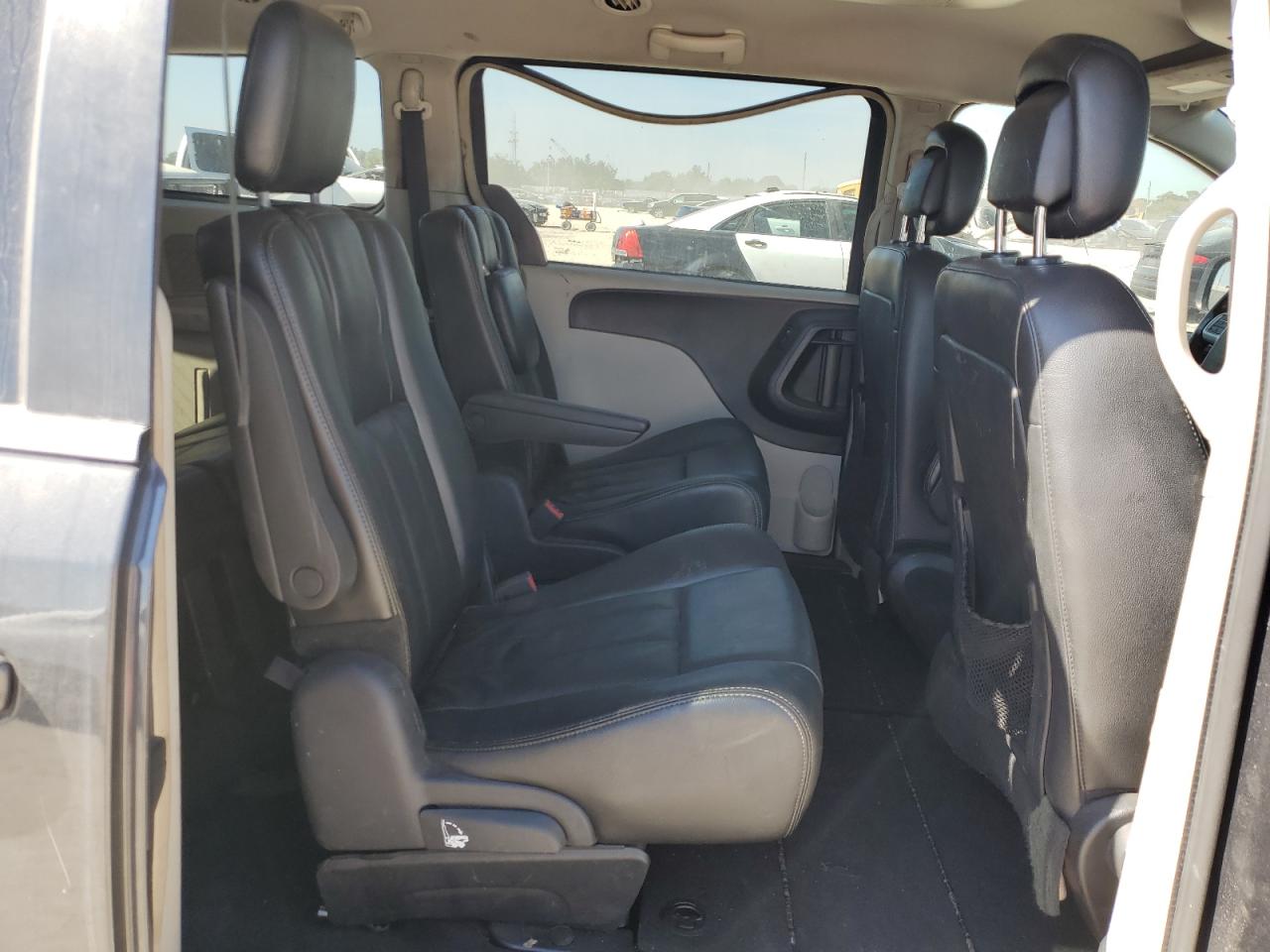 2012 Chrysler Town & Country - Image 11