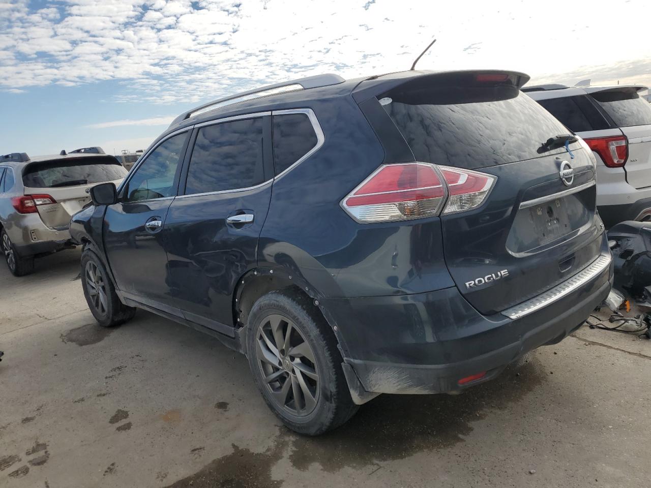 2015 Nissan Rogue - Image 2