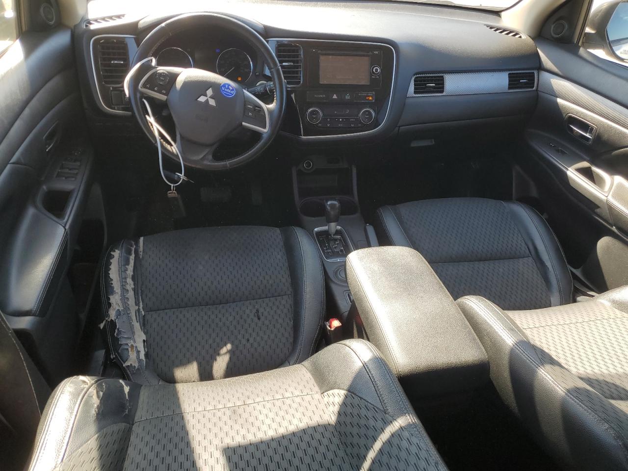 2015 Mitsubishi Outlander - Image 8