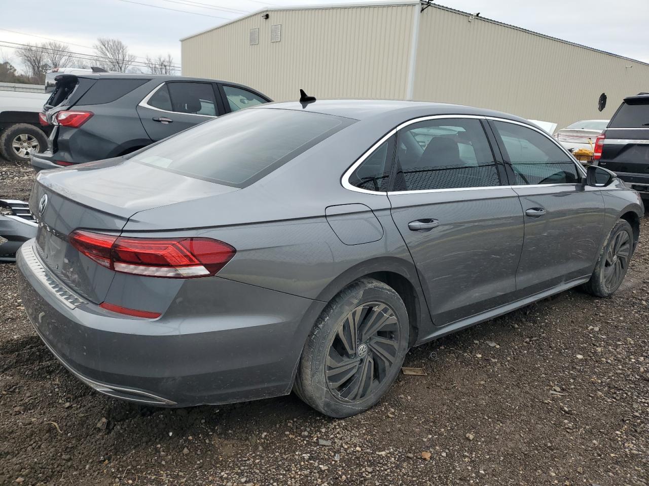 2020 Volkswagen Passat - Image 3