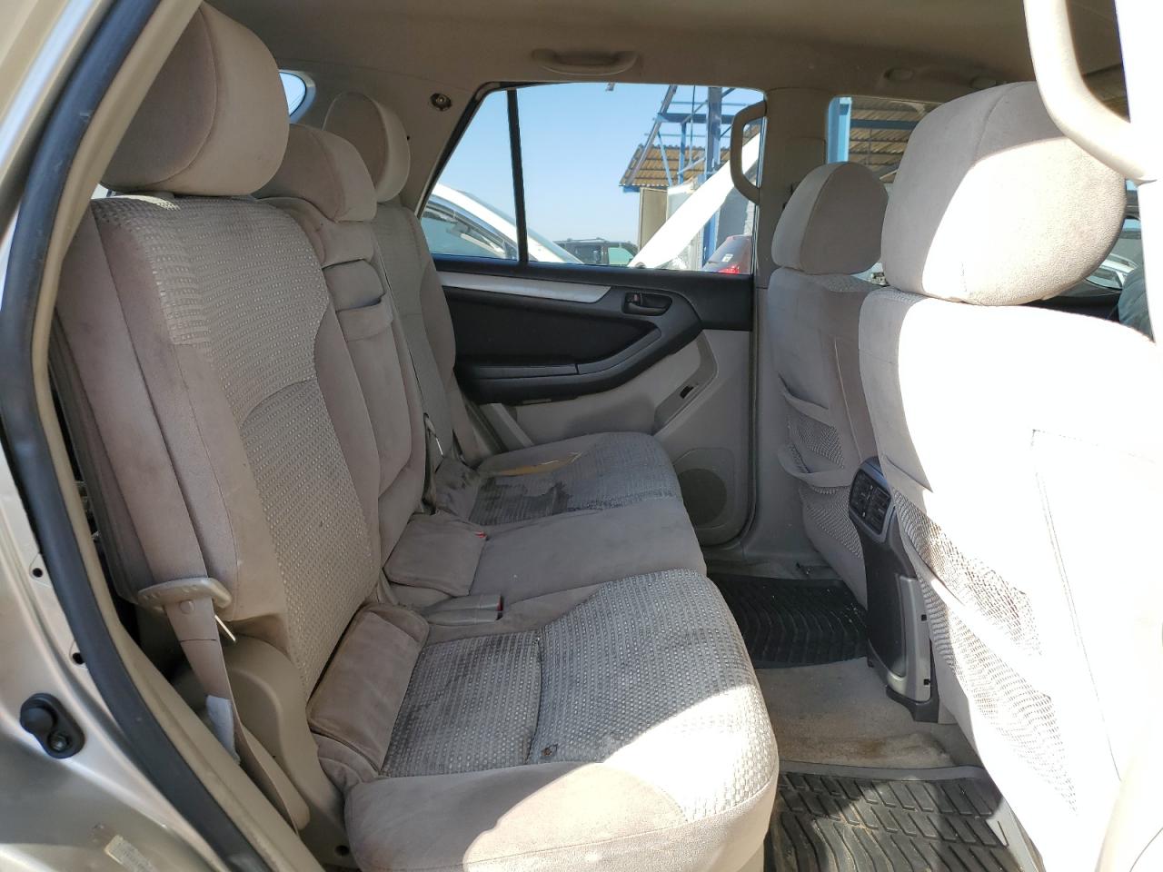 2005 Toyota 4Runner - Image 11