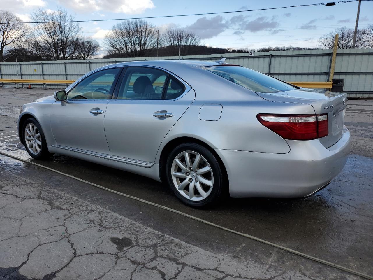 2007 Lexus LS - Image 2