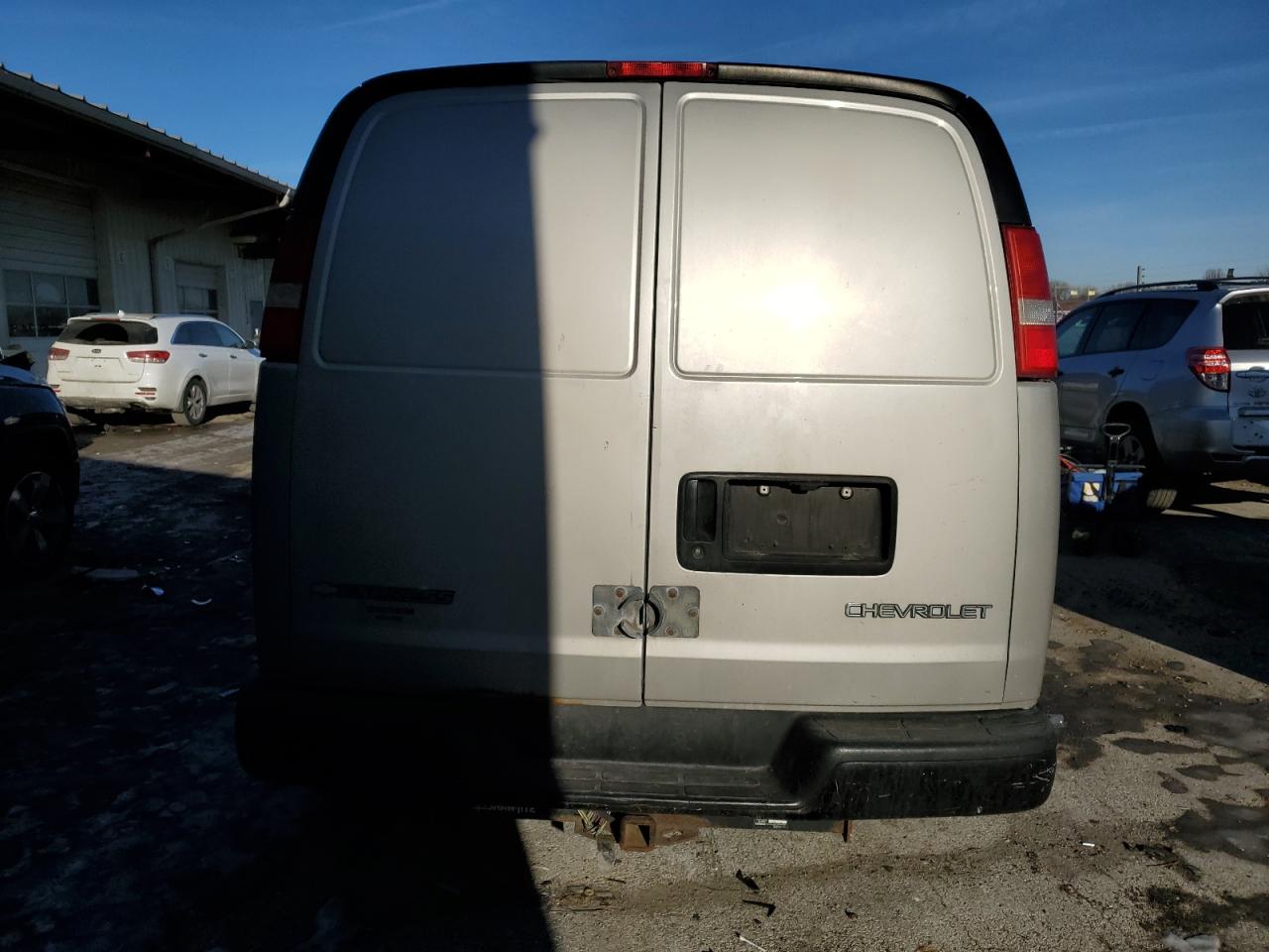 2006 Chevrolet Express - Image 6