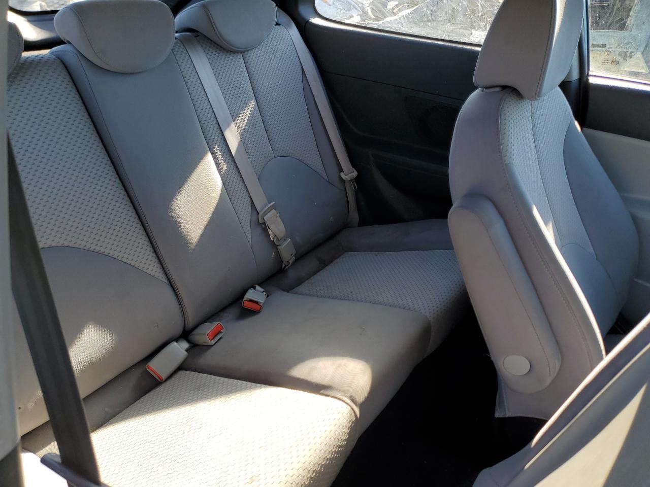 2010 Hyundai Accent - Image 10