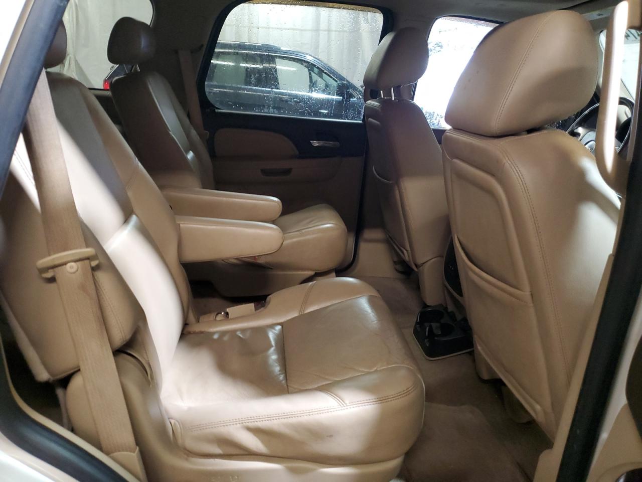 2010 GMC Yukon - Image 11