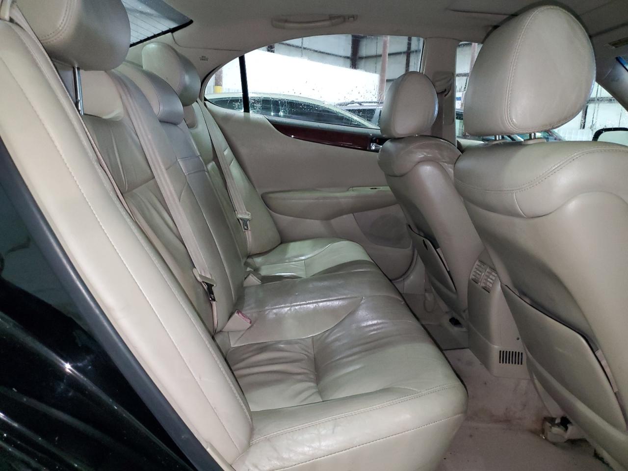 2003 Lexus ES - Image 10