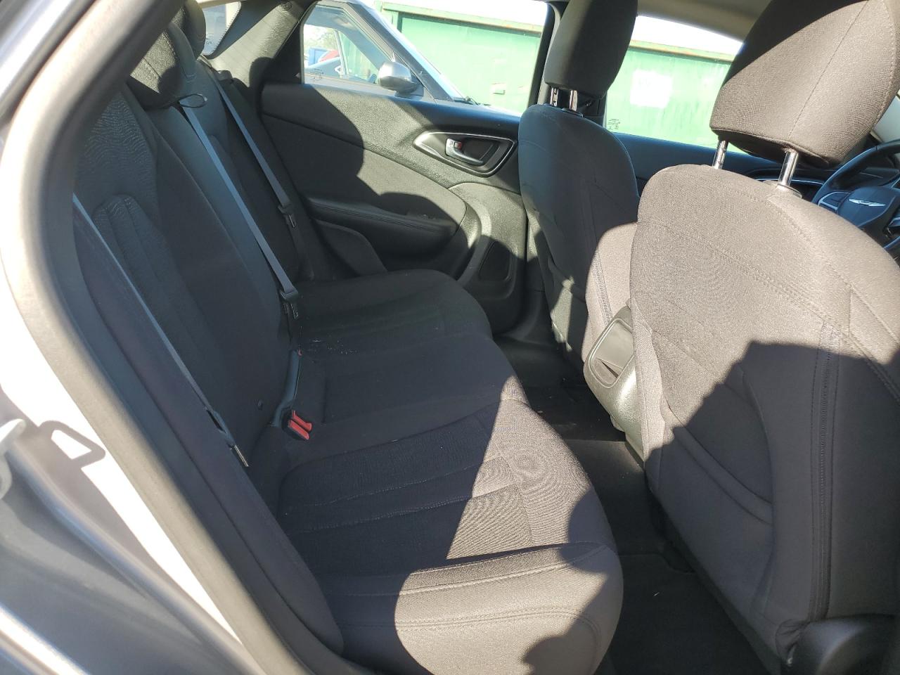 2015 Chrysler 200 - Image 10