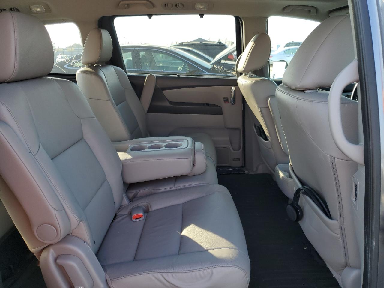 2016 Honda Odyssey - Image 11