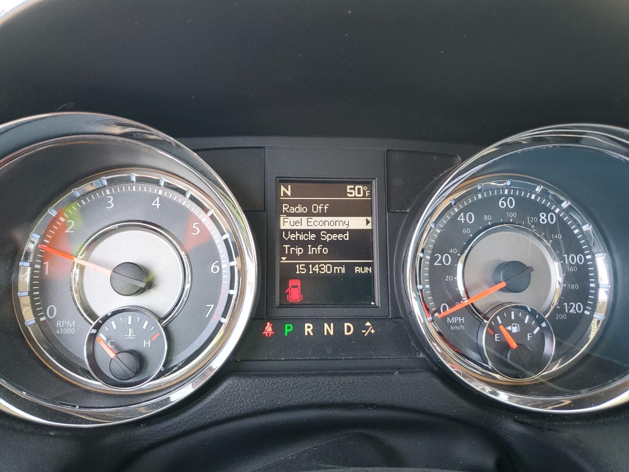 2014 Chrysler Town & Country - Image 9