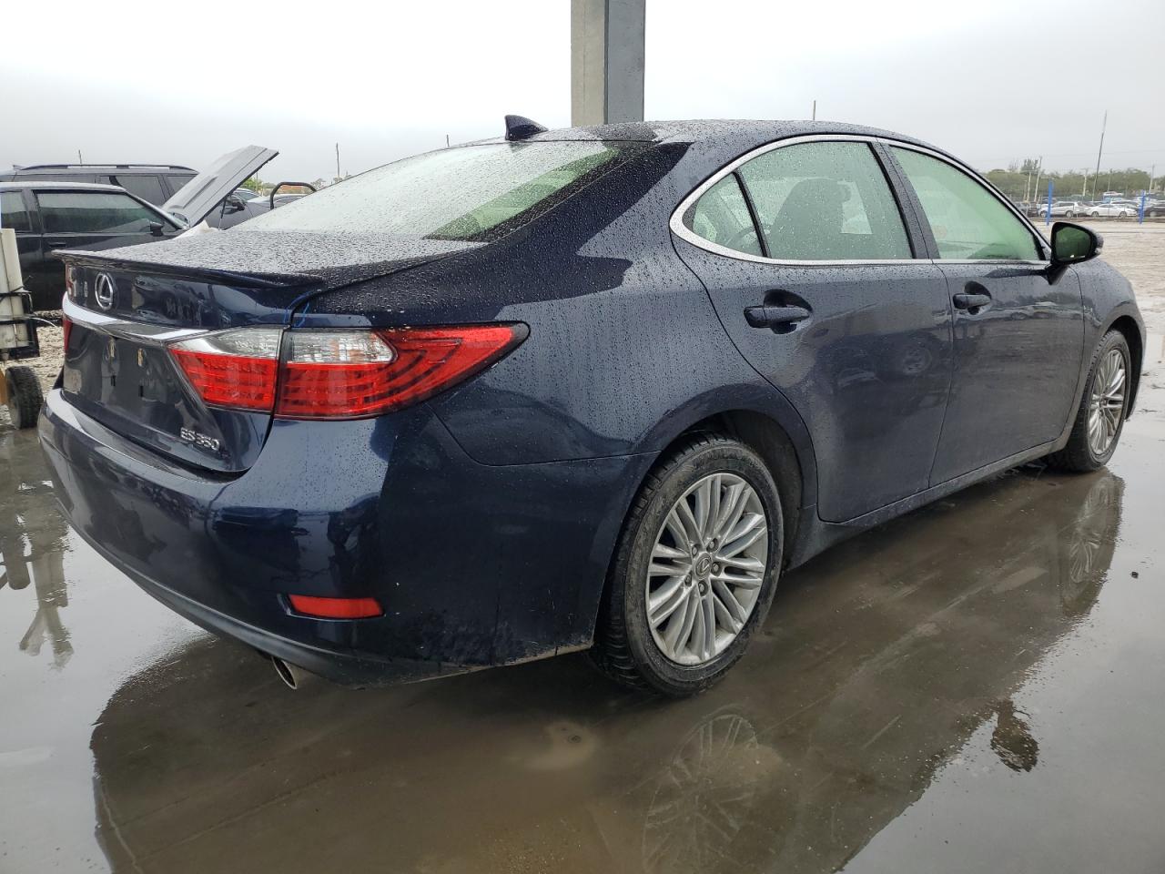 2015 Lexus ES - Image 3