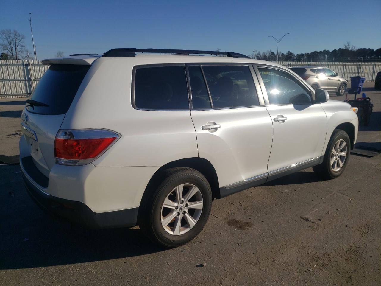 VIN 5TDZA3EH8DS033741 2013 TOYOTA HIGHLANDER no.3