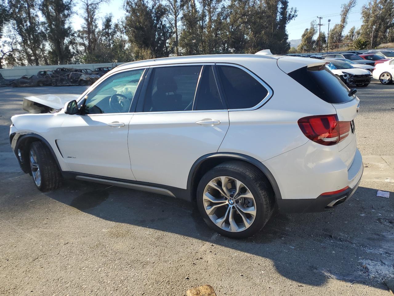 VIN 5UXKR0C51J0Y02319 2018 BMW X5 no.2