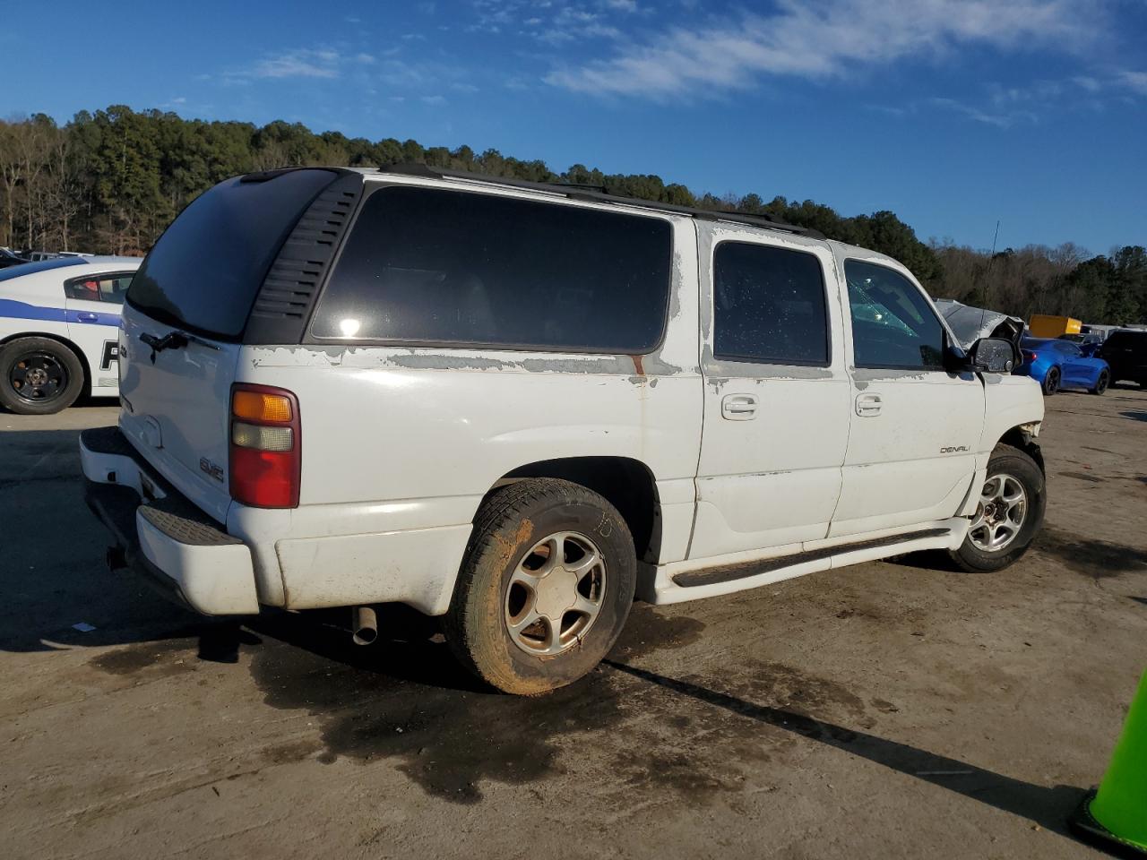 2003 GMC Yukon - Image 3