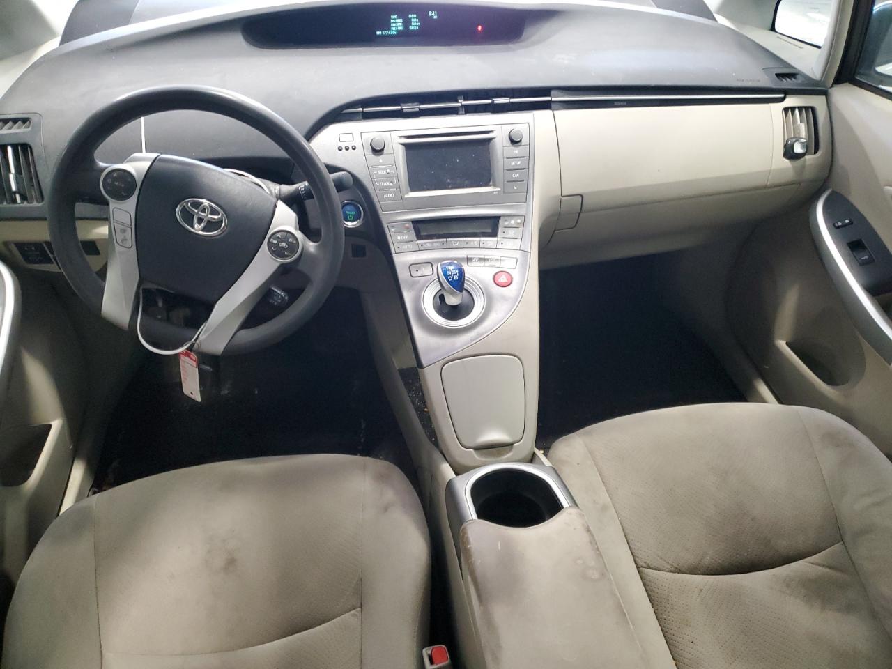 2014 Toyota Prius - Image 8