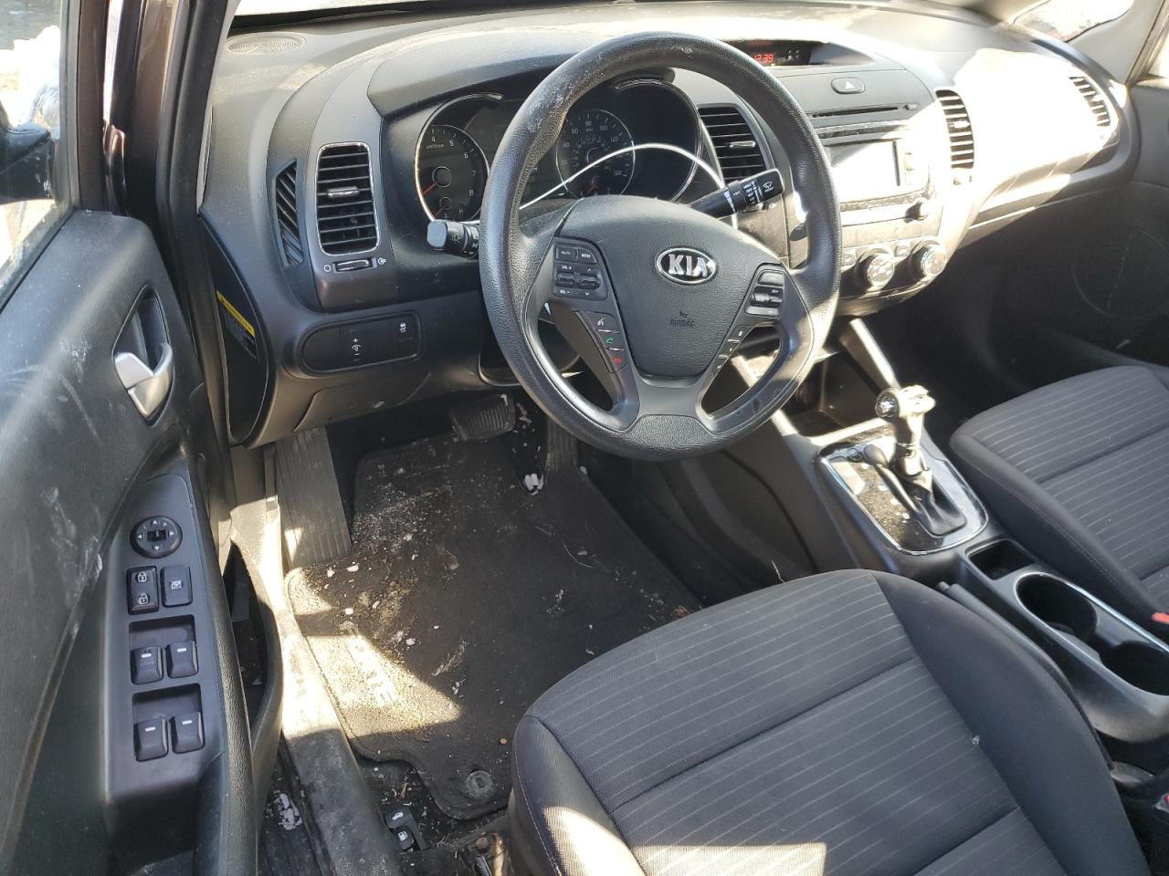 2017 Kia Forte - Image 8