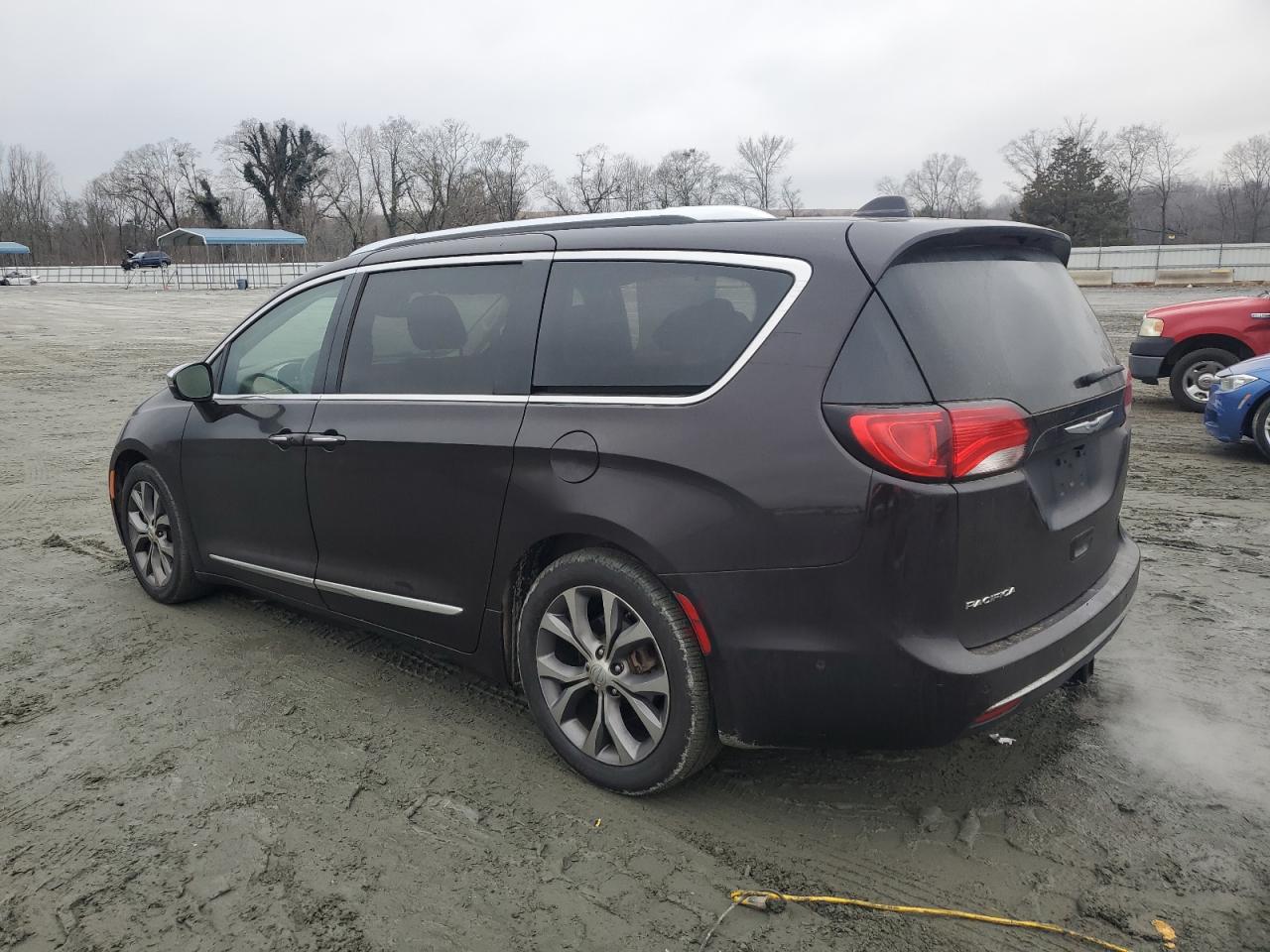 2018 Chrysler Pacifica - Image 2