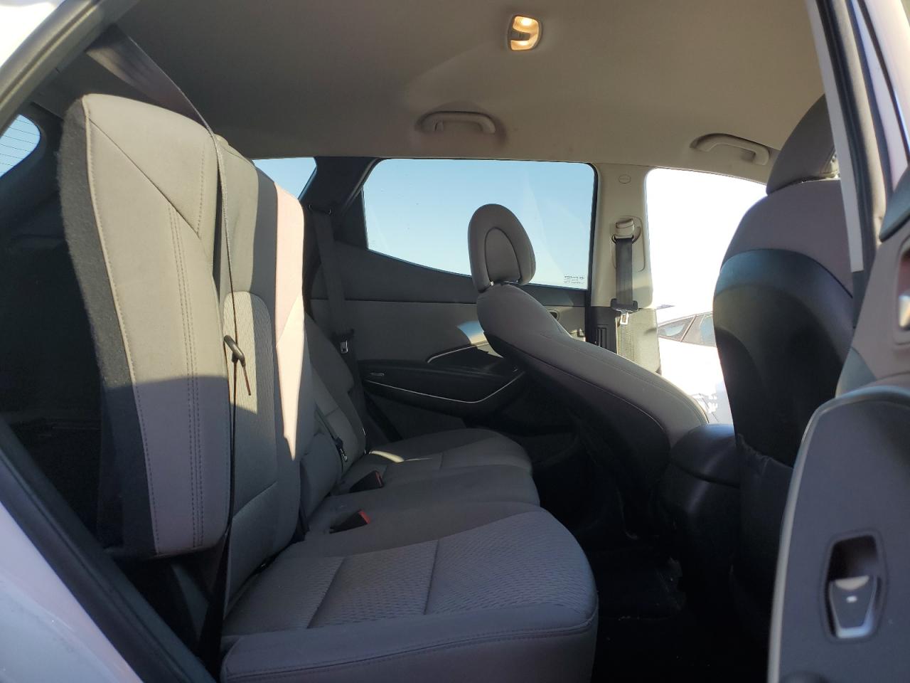 2018 Hyundai Santa Fe - Image 11