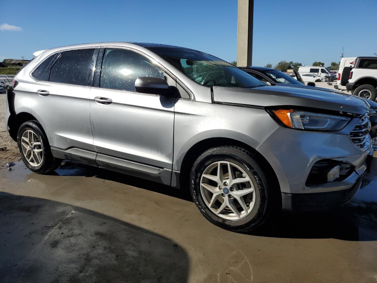2022 Ford Edge - Image 4
